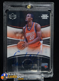 2005-06 Upper Deck Trilogy Auto Focus Emeka Okafor auto, autograph